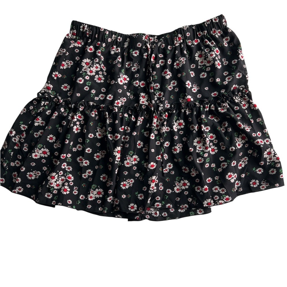 NWT Floral Black Skirt with built in shorts, elastic drawstring waist, size M
C